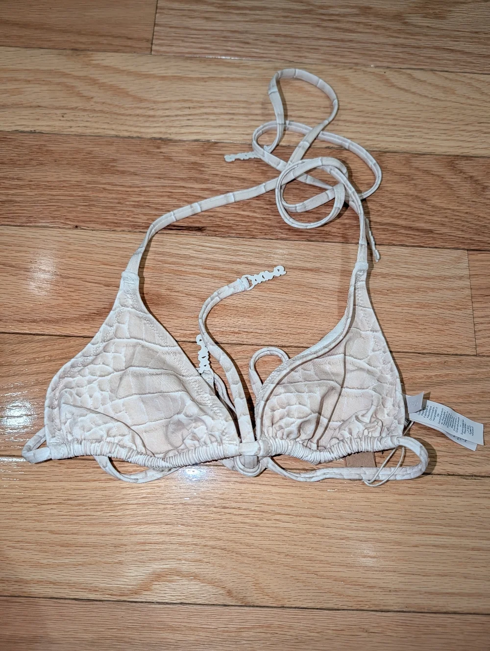 BB6. NWT SKIMS SIGNATURE SWIM TRIANGLE BIKINI TOP IN EGRET CROCODILE PRINT